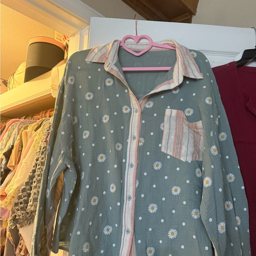 Easel Green Floral Button-Up Top